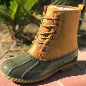 SOLD. NIB women’s size 8.5 duck boots. Olive/Tan